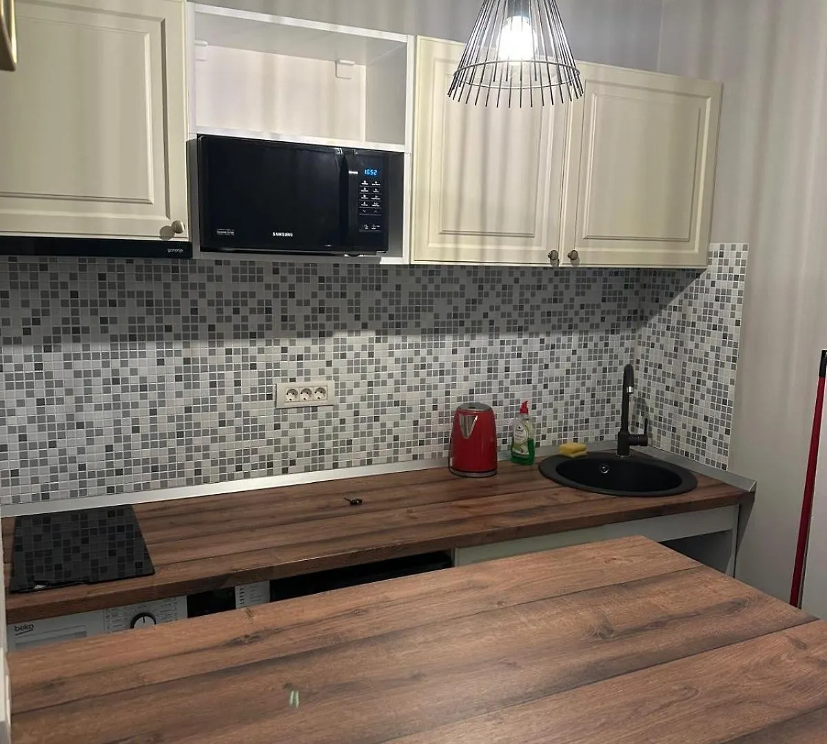 Minimal Studio In Hearth Of Old Town Boekarest Roemenië